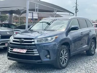 Toyota Highlander XLE 2019 Blue
