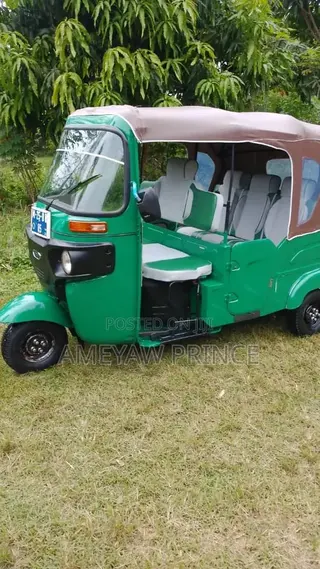 Bajaj RE 2025 Green
