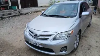 Toyota Corolla LE 4dr Sedan (1.8L 4cyl 4A) 2013 Gray
