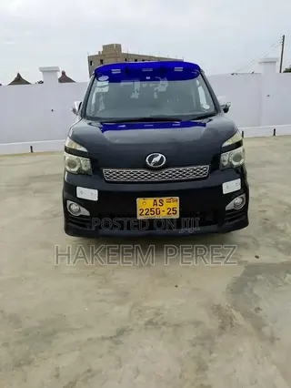 Toyota Voxy X 4WD 8-Seater 2013 Black
