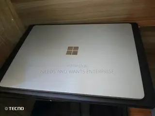 New Laptop Microsoft Surface Go 16GB Intel Core i5 SSD 256GB