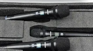 Shure AM-401 Wireless Microphone System