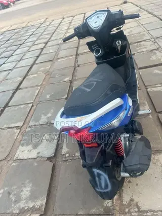 Piaggio 2018 Blue