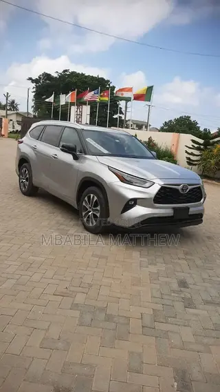 Toyota Highlander 2023 Silver