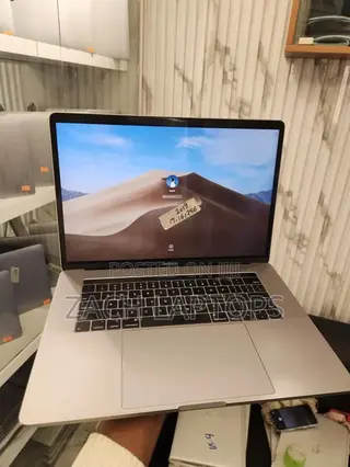 Laptop Apple MacBook Pro 2019 16GB Intel Core i7 SSD 256GB