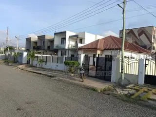 4bdrm House in Lake Side Estate Com for rent