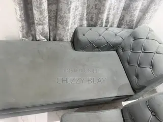 Luxury Grey L-Shaped Sofa – Modern & Stylish Design 4,000cedis Negotia