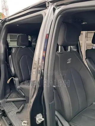 Chrysler Pacifica 2020 Black