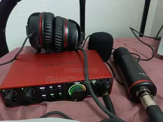Focusrite Scarlett 2i2 4th Gen Boundle