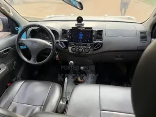 Toyota Hilux 2013 White