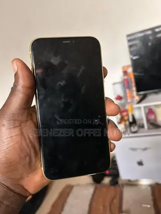 Apple iPhone 11 64 GB Yellow