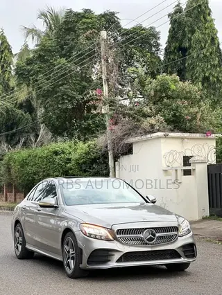 Mercedes-Benz C300 2020 Gold