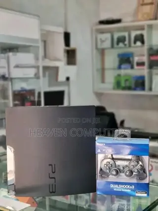 PlayStation 4l3 Slim