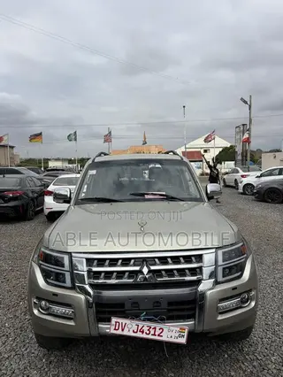 Mitsubishi Pajero V80 3.8 V6 GLS 2016 Gold