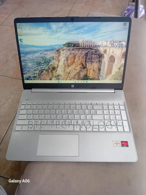 Laptop HP Envy 15-ep0xxx 8GB AMD SSD 512GB · Photo 1