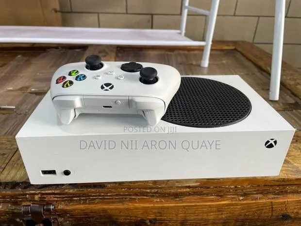 Xbox Series S With FC 27 · Photo 1