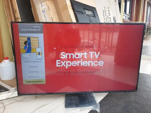 New M70 Samsung 43"smart Uhd HDR Monitor · Photo 1