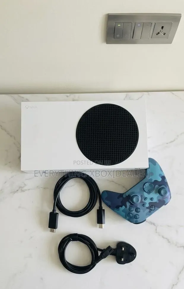 Xbox Series S, 512gb, 1 Controller and 7 Games. Read Description! · Photo 1
