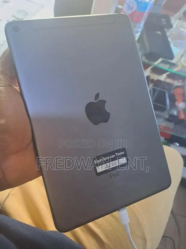 Apple iPad mini 5 64 GB Gray · Photo 1