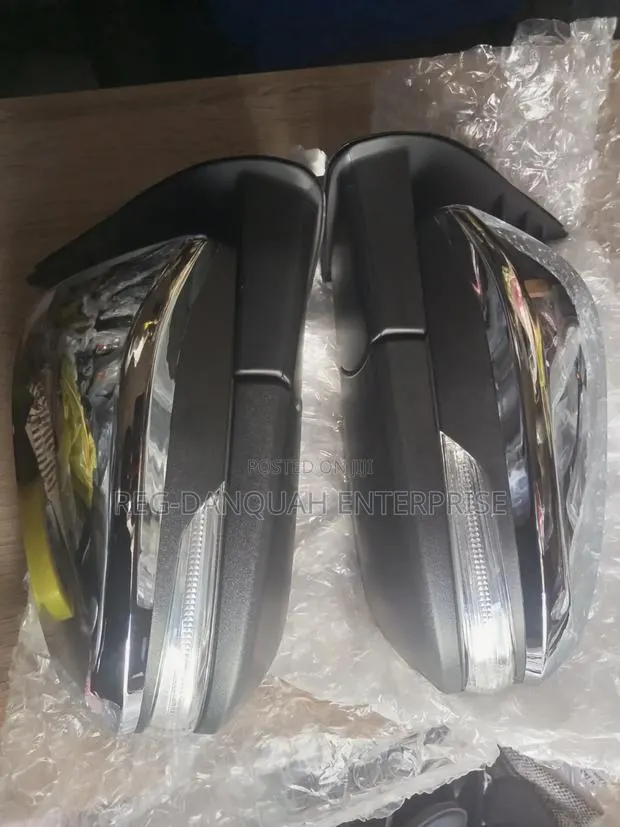 Toyota Hilux 2015,2016,2017,2018,2019,2020,2021,2022side Mirror · Photo 1