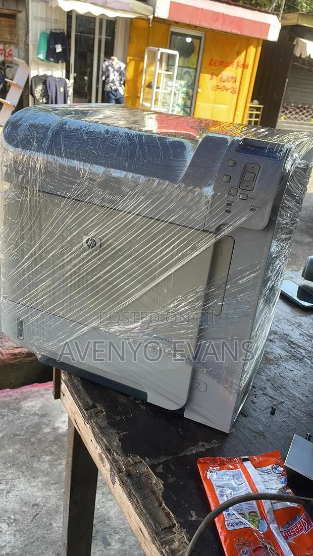 HP Laserjet Pro 600 · Photo 1