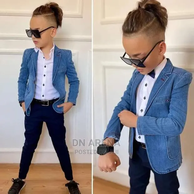 Boys Suit Set Plus Bowtie · Photo 1