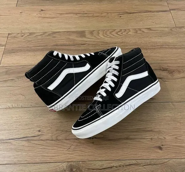 Vans Sk8 Unisex Black/White Available · Photo 1