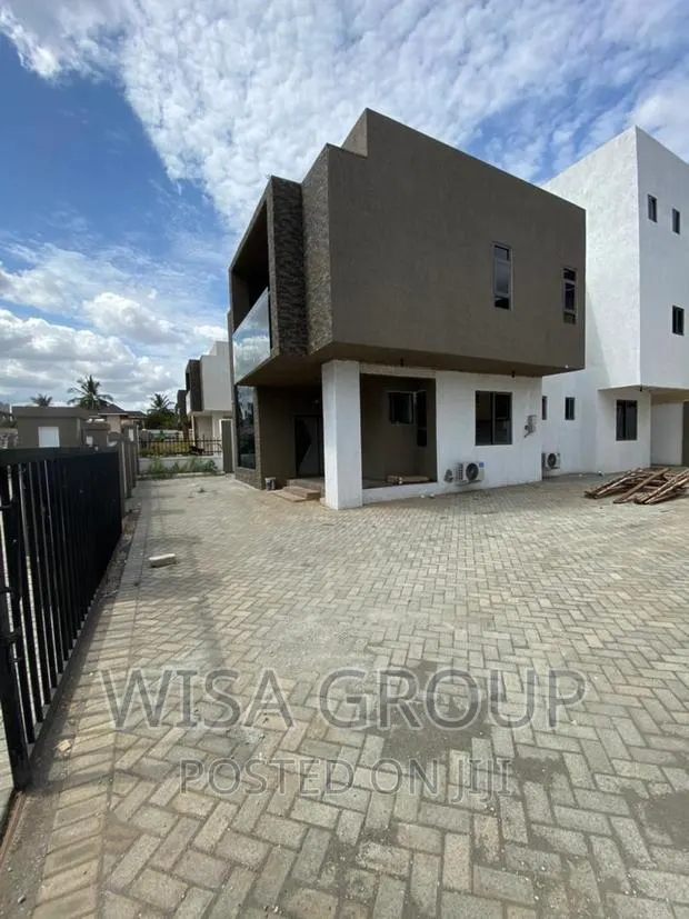 5bdrm Duplex in Wisa Groups, Accra Metropolitan for rent · Photo 1