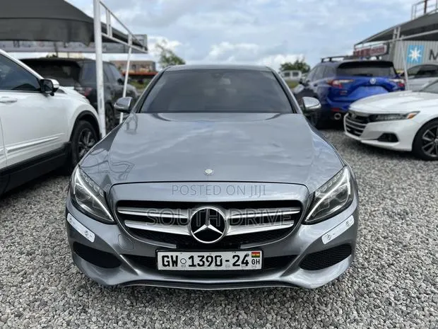 Mercedes-Benz C300 Luxury 4dr AWD 4Matic Sedan (2.0L 4cyl 7A) 2015 Gray · Photo 1