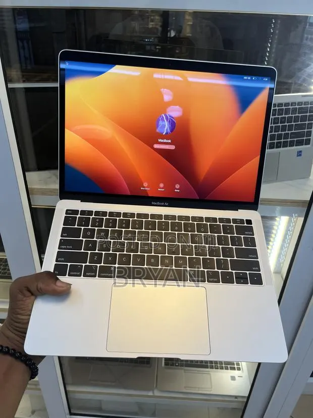 Laptop Apple MacBook Air 2019 8GB Intel Core i5 SSD 128GB · Photo 1