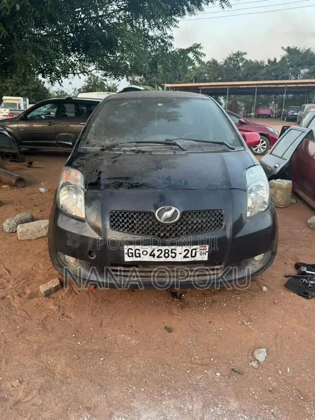 Toyota Vitz 2009 Black · Photo 1