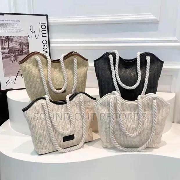 Bohemian Woven Straw Hand Bag · Photo 1
