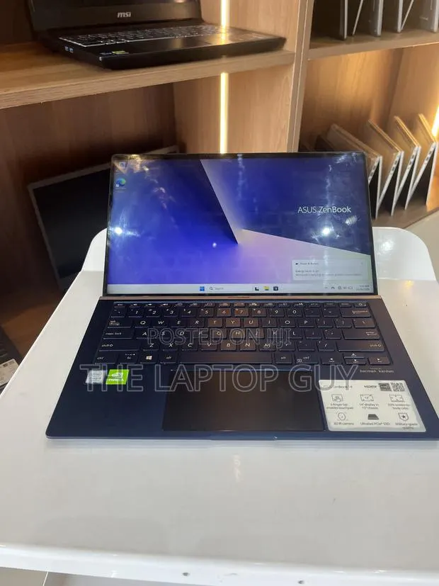 Laptop Asus Zenbook 14 8GB Intel Core i5 SSD 512GB · Photo 1