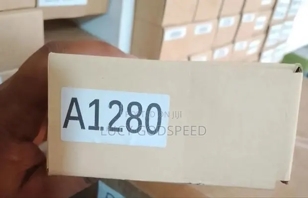 A1280 Battery for Macbook 13" · Photo 1