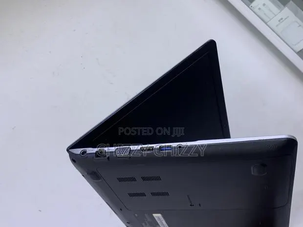 Laptop Samsung E452 4GB Intel Core I3 HDD 350GB · Photo 1