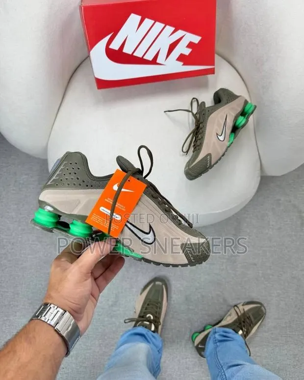 Nike Shox R4 · Photo 1
