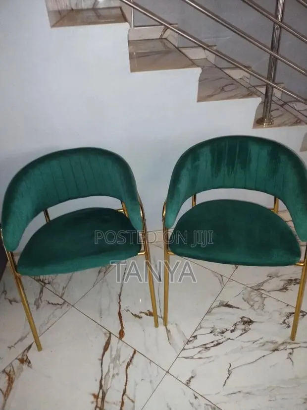 Accent Chair · Photo 1