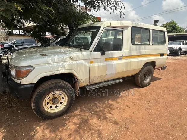 Toyota Land Cruiser 2015 White · Photo 1