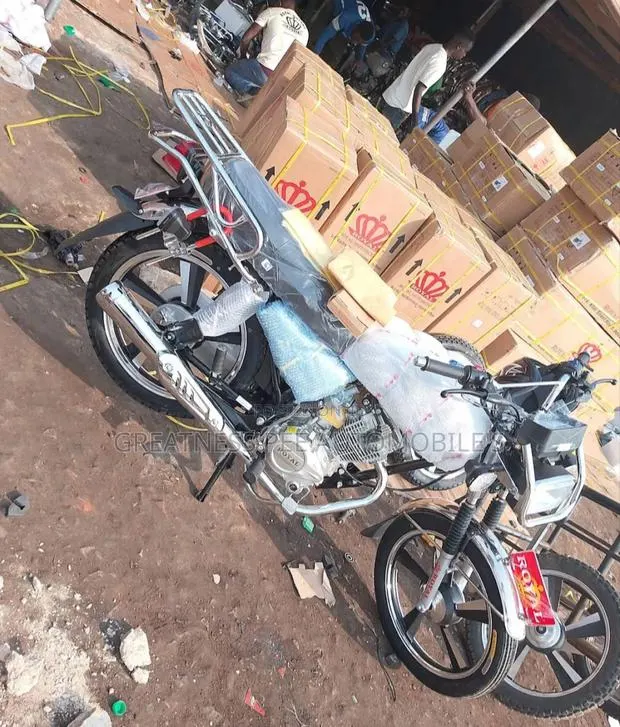 New Royal Motorcycle 2025 Black · Photo 1