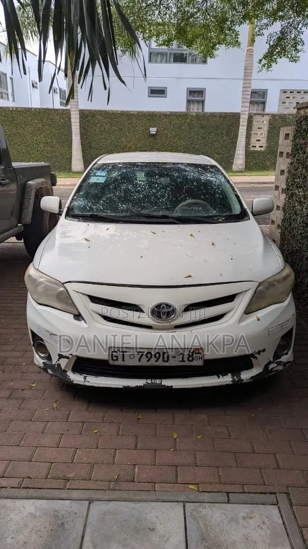 Toyota Corolla 2010 White · Photo 1