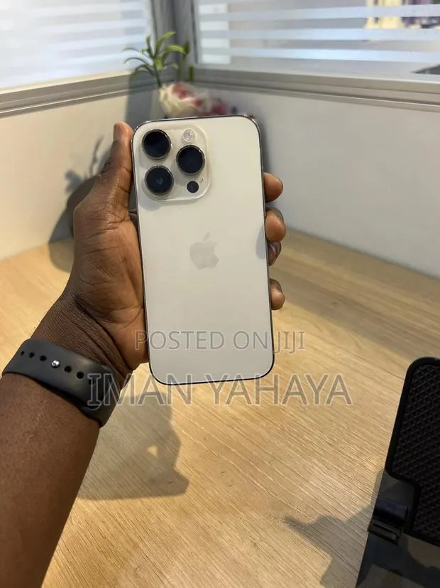 Apple iPhone 14 Pro 256 GB Gold · Photo 1