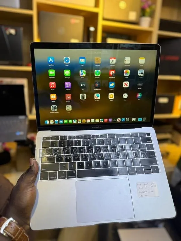 Laptop Apple MacBook Air 6GB Intel Core I5 SSD 256GB · Photo 1