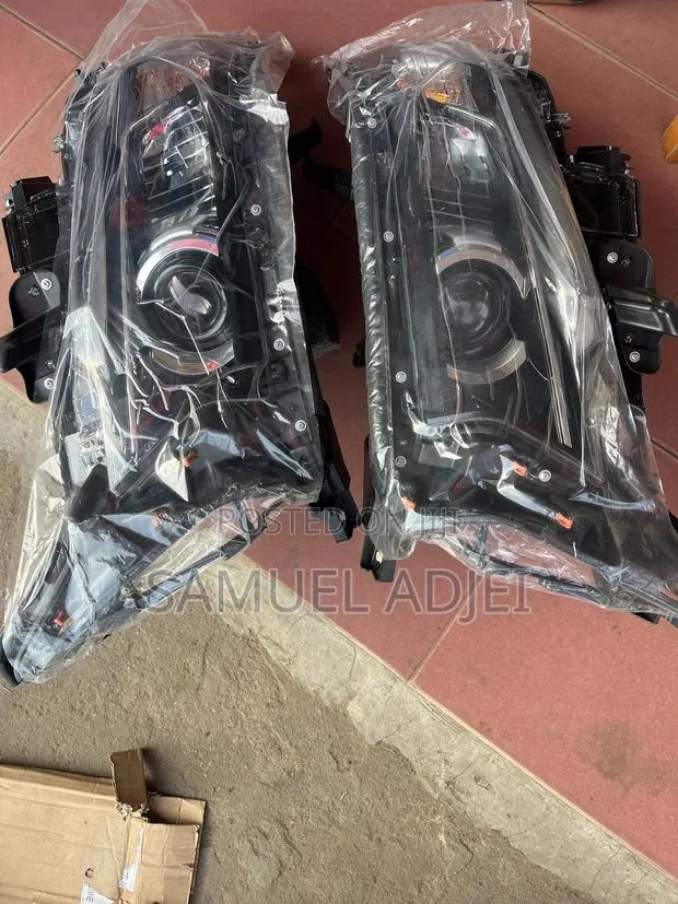 Toyota Land Cruiser Prado Headlight Pair. Full Led. · Photo 1