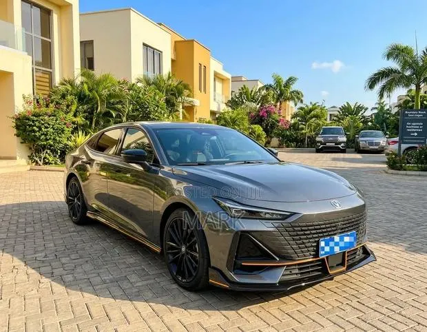 New Changan UNI-V 2023 Black · Photo 1