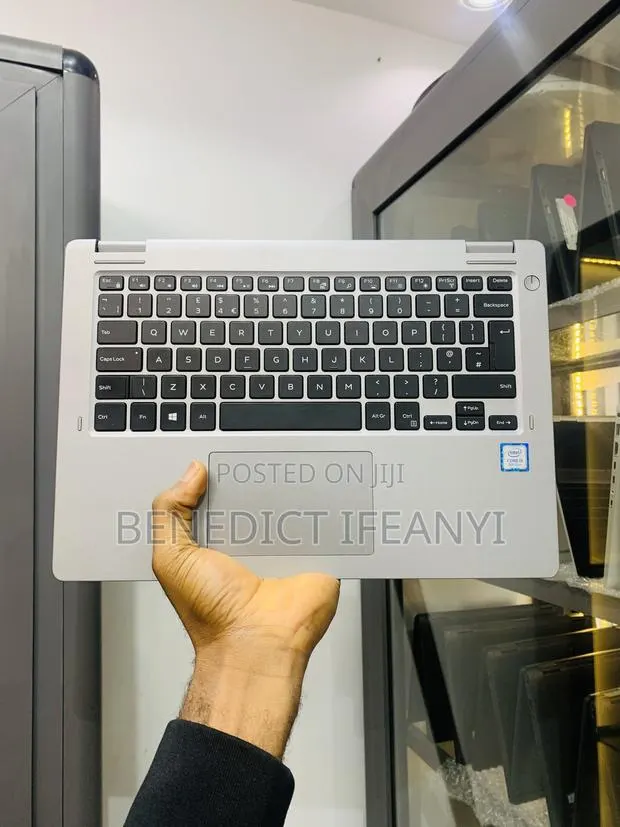 Laptop Dell Latitude 3310 8GB Intel Core i5 SSD 256GB · Photo 1