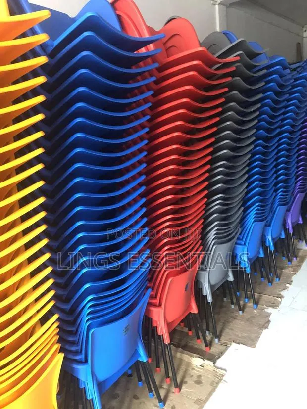Metal Leg Plastic Chairs · Photo 5