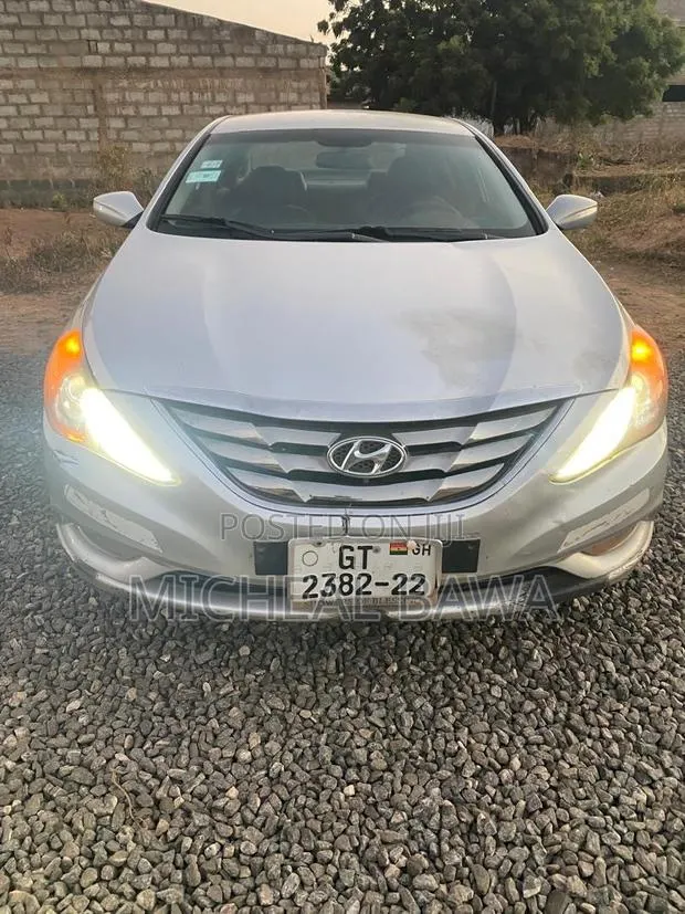 Hyundai Sonata Limited 2.0T Sedan (2.0L 4cyl 6A) 2012 Silver · Photo 1