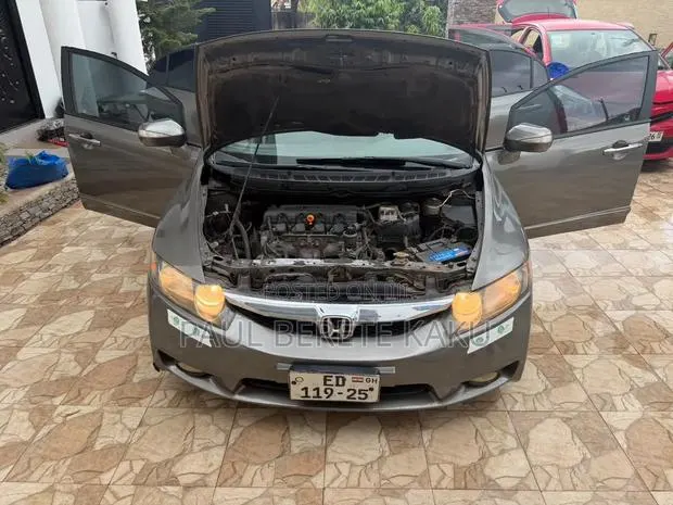 Honda Civic Hybrid Sedan 2013 Gray · Photo 1