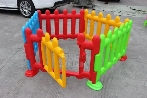 4 Panels + 1 Gate Play Fence · Photo 1