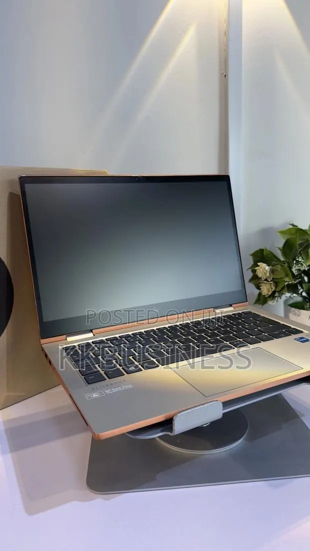 New Laptop HP EliteBook 830 G8 16GB Intel Core i5 SSD 256GB · Photo 1